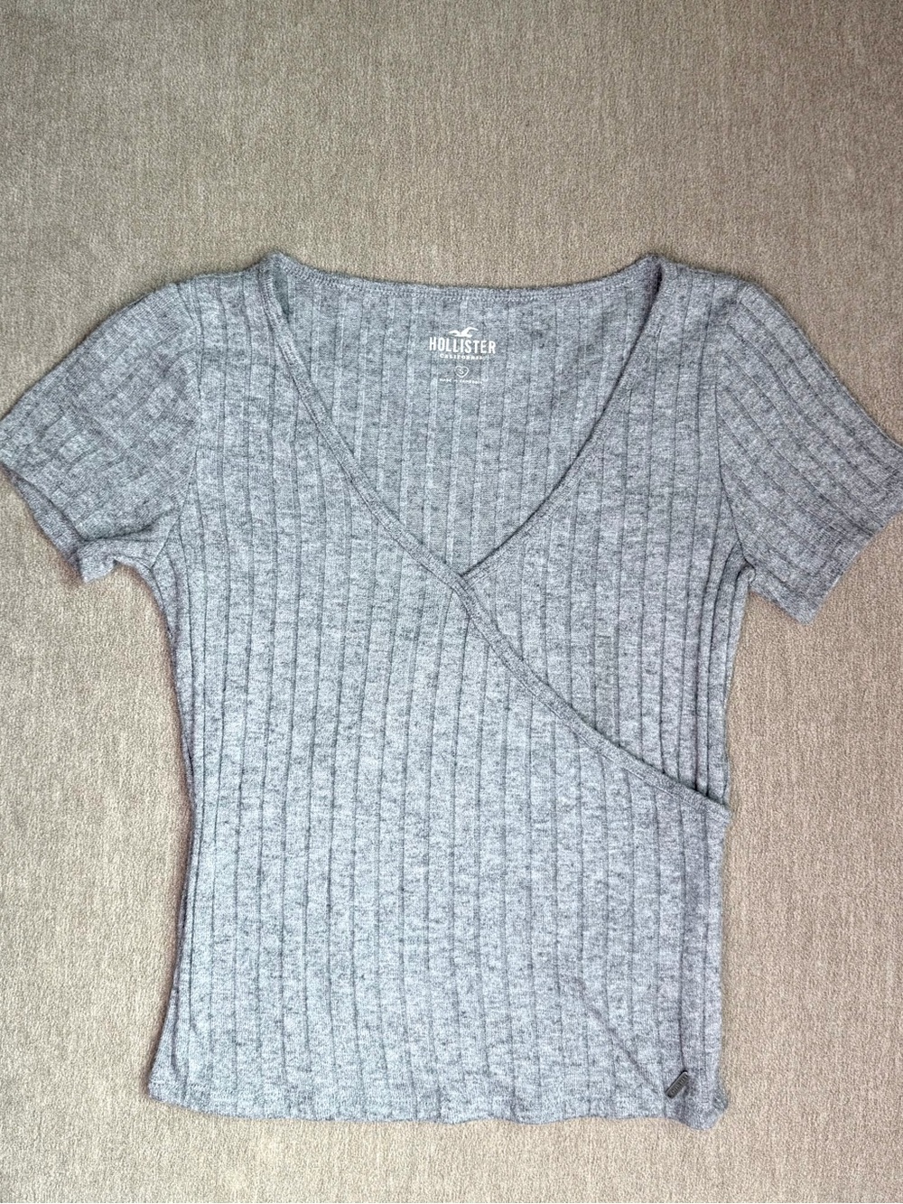 Hollister Light Gray Ribbed Wrap Short Sleeve Tee